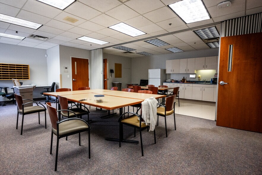 More Photos Of 850 Dickman Rd, Des Moines Medical For Lease