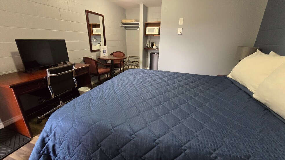 More Photos Of 101 Oak St, Fauquier Hotel For Sale