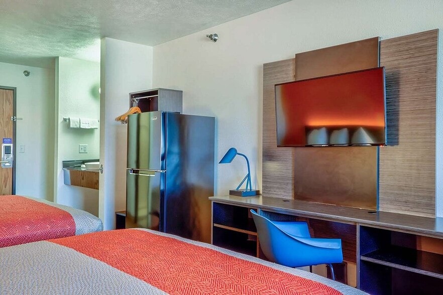 More Photos Of 2113 Sapp Bros Dr, Percival Hotel For Sale