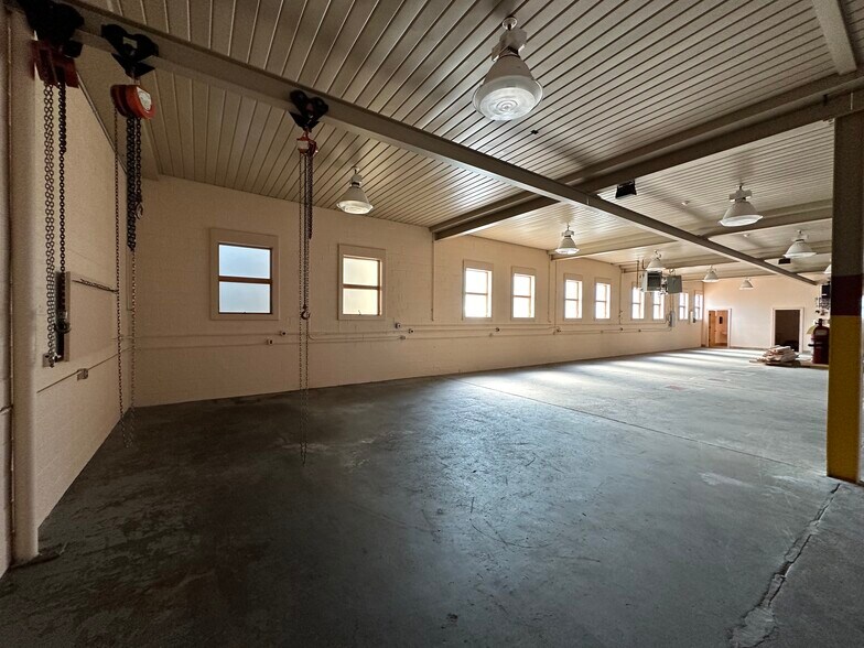 Primary Photo Of 330 Fayette ave, Mamaroneck Industrial For Lease
