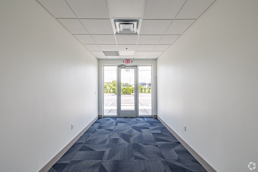 More Photos Of 5620 W Linebaugh Ave, Tampa Warehouse For Lease