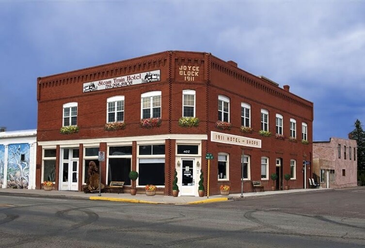 Primary Photo Of 402 Main St, Antonito Hotel For Lease