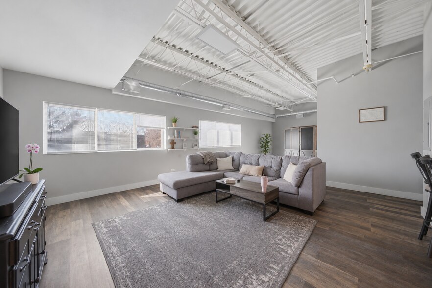 More Photos Of 460 Coventry Ln, Crystal Lake Apartments For Sale