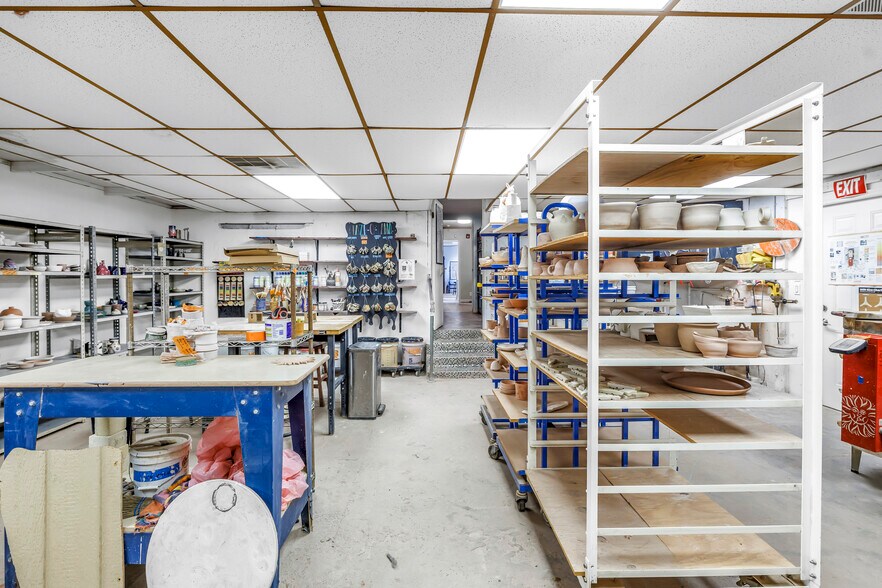 More Photos Of 559 49th St S, Saint Petersburg Storefront For Sale