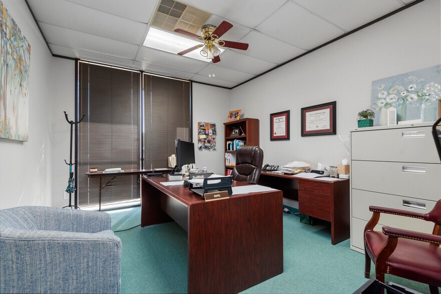 More Photos Of 1214 Stonehollow Dr, Kingwood Office For Sale