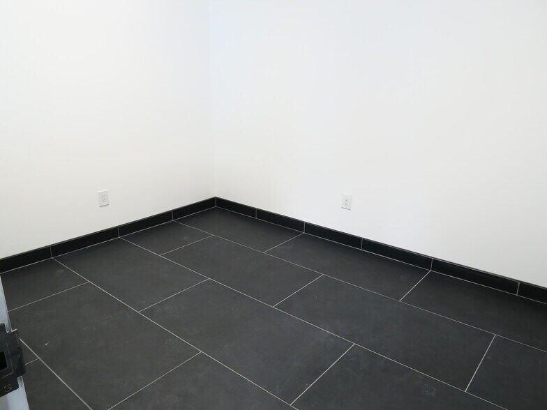 More Photos Of 5638 Star Ln, Houston Auto Dealership For Lease