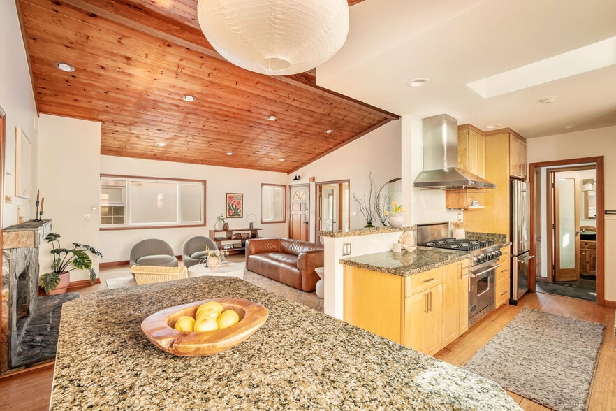 More Photos Of 16 Spinnaker St, Marina Del Rey Multifamily For Sale