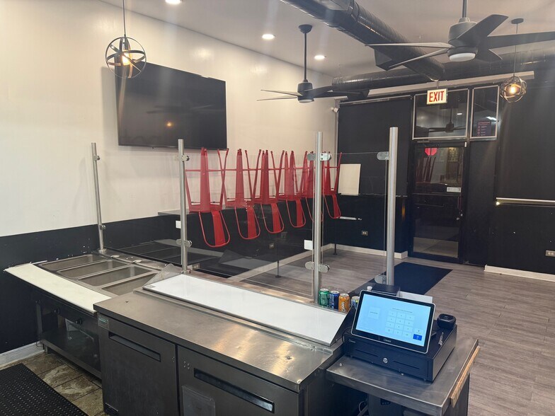 More Photos Of 321-325 E Pershing Rd, Chicago Freestanding For Lease