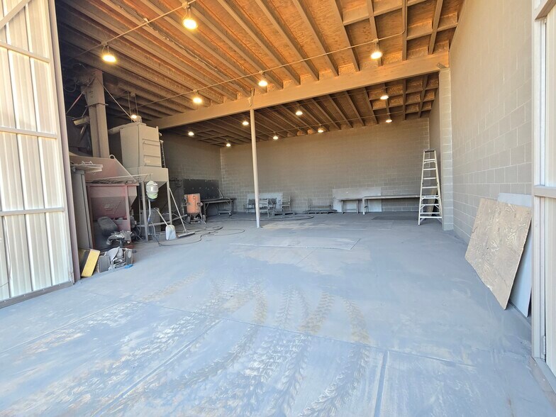 More Photos Of 1343 E Justice Rd, Central Point Warehouse For Sale