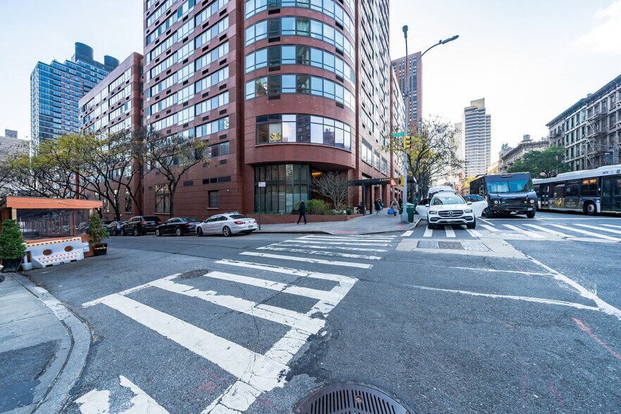 More Photos Of 1675 3rd Ave, New York Apartments For Lease