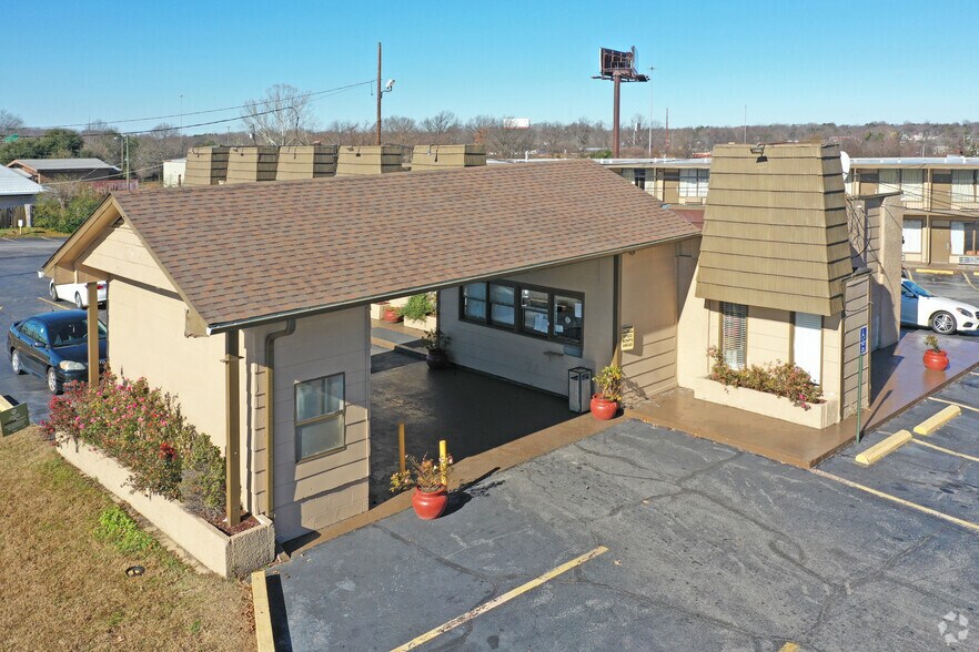 More Photos Of 312 W J J Dr, Greensboro Hotel For Lease