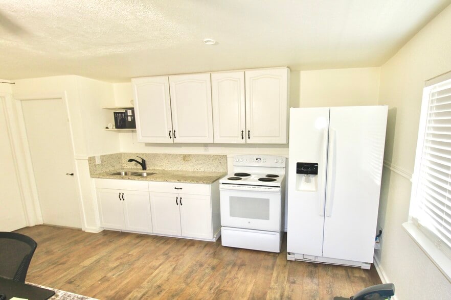 More Photos Of 610 Dundee Rd, Dundee Storefront Retail Residential For Lease