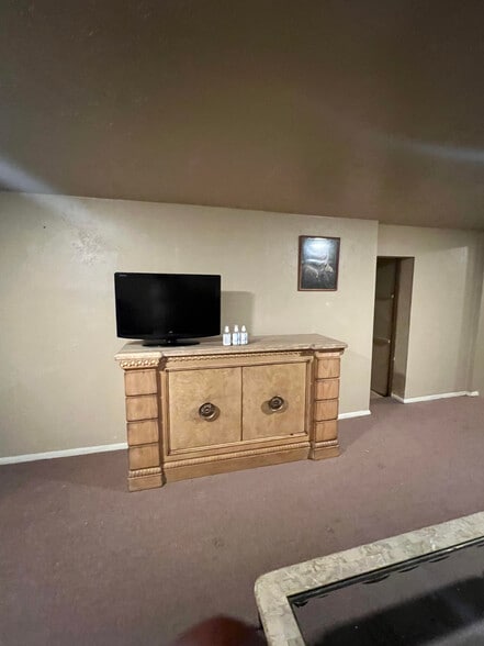 More Photos Of 7732 Frankstown Ave, Pittsburgh Bar For Sale