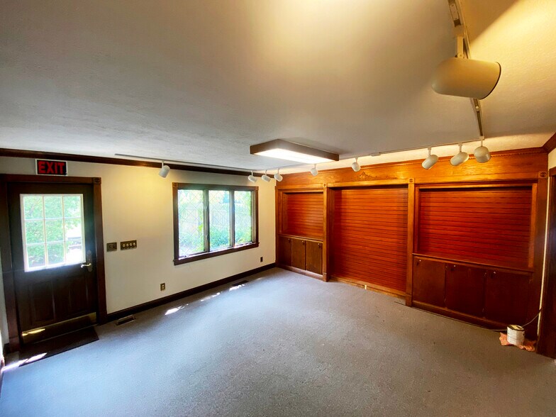 More Photos Of 912 Coolidge Rd, East Lansing Medical For Sale