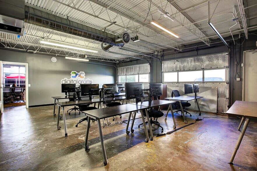 More Photos Of 1121 Delano St, Houston General Retail For Lease