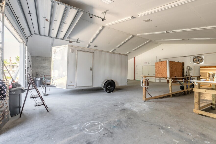 More Photos Of 529 Ridgewood Ave, Daytona Beach Freestanding For Lease