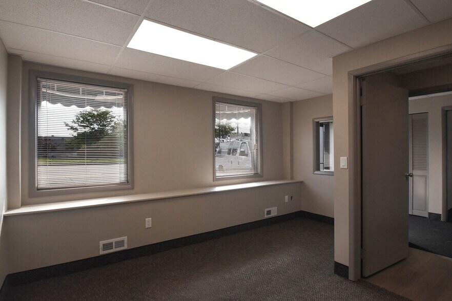 More Photos Of 3212 Union Rd, Cheektowaga Warehouse For Lease