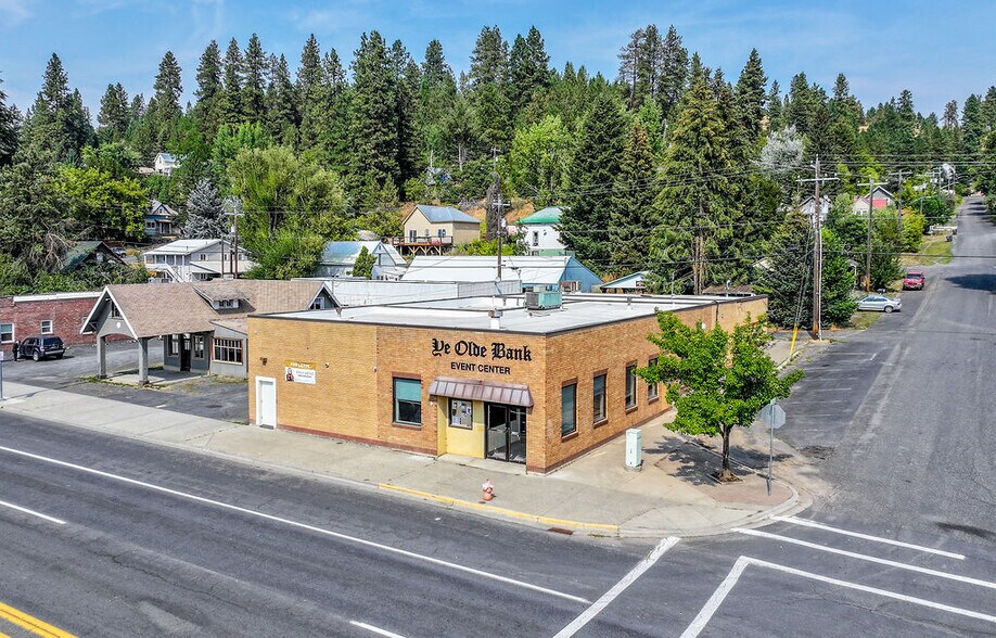 More Photos Of 424 S Main St, Troy Bank For Lease