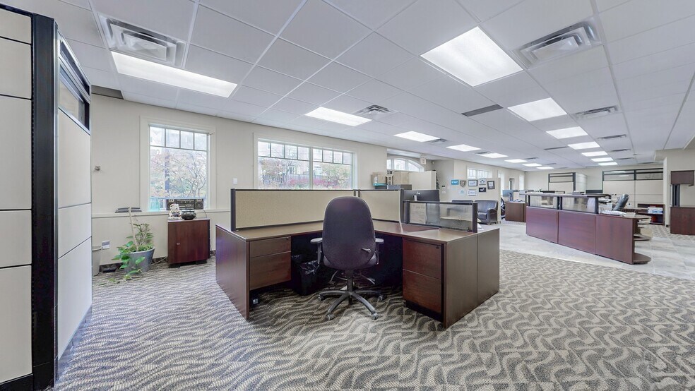 More Photos Of 121 Robinson St, Markham Office For Sale