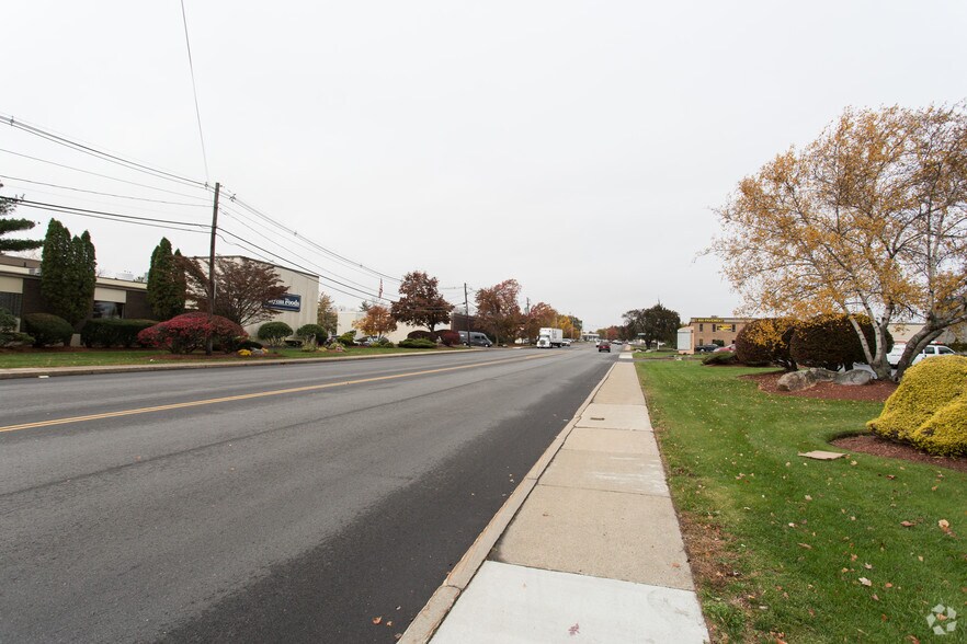 More Photos Of 35 Industrial Pky, Woburn Warehouse For Lease
