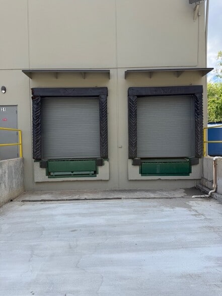 More Photos Of 8102 Blanding Blvd, Jacksonville Storefront For Lease