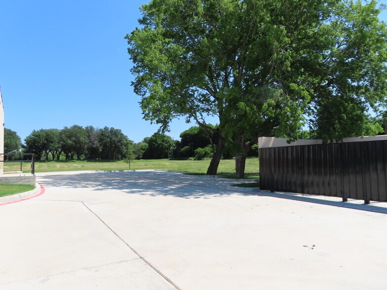 More Photos Of 1824 N Hampton Rd, DeSoto Coworking Space