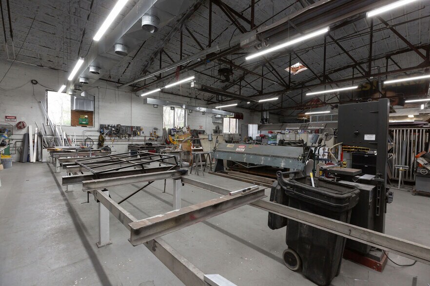 More Photos Of 925 Saw Mill River Rd, Yonkers Manufacturing For Lease