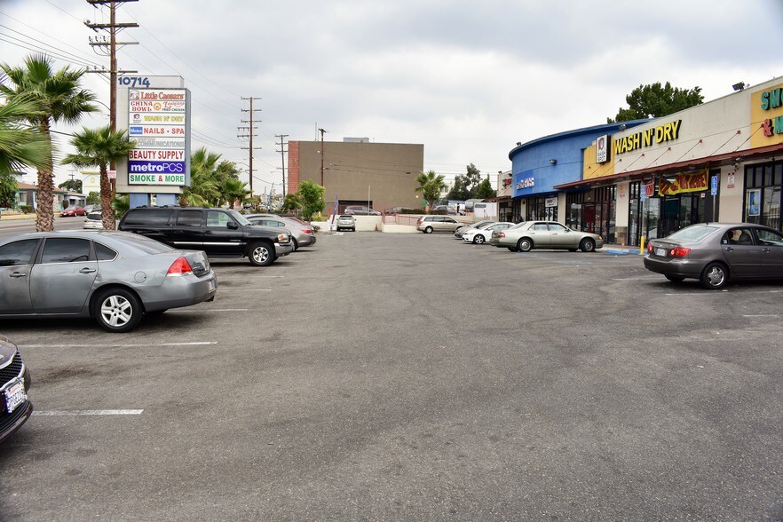 More Photos Of 10714 S Western Ave, Los Angeles Unknown For Lease