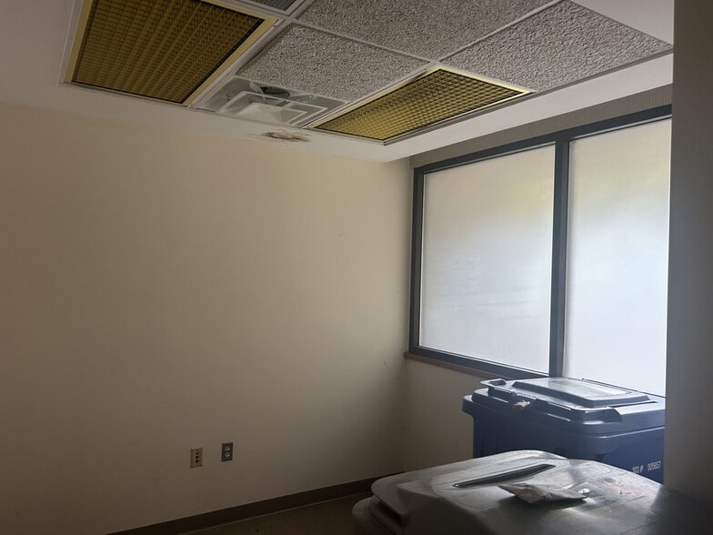More Photos Of 350 N Summit St, Crescent City Freestanding For Sale