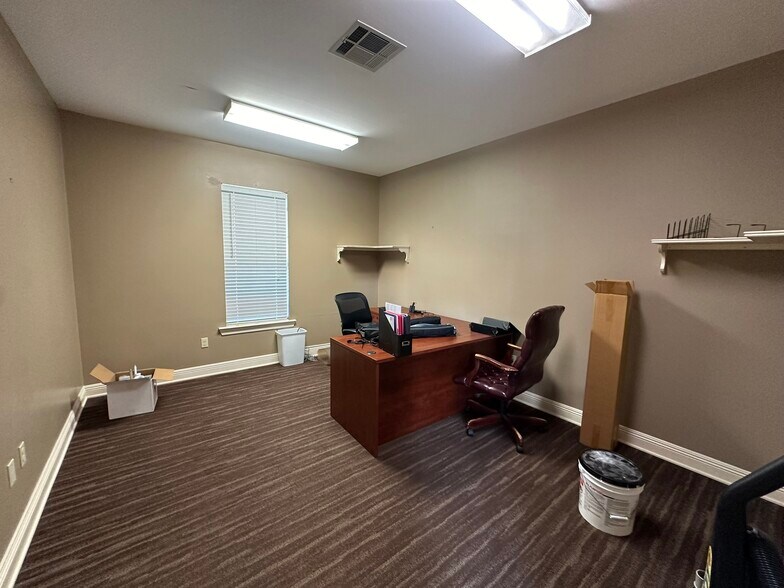 More Photos Of 12320 Burnside ave, Gonzales Office For Sale
