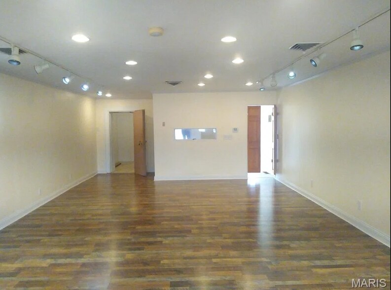 More Photos Of 301 W Broadway, Steeleville Freestanding For Sale
