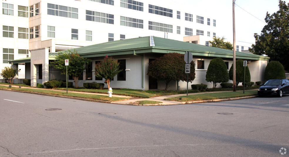 Primary Photo Of 1300 W 6th St, Little Rock Office For Sale