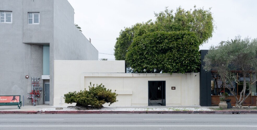 Primary Photo Of 8271 Beverly Blvd, Los Angeles Restaurant For Lease