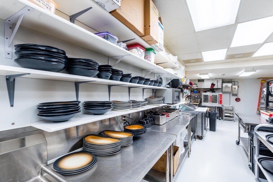 More Photos Of 117 Pine St, Pinedale Restaurant For Sale