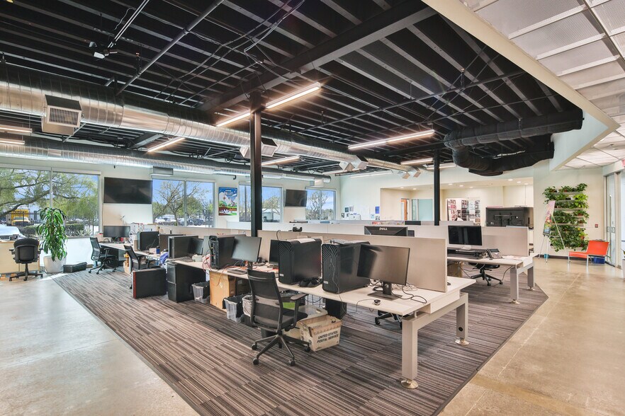 More Photos Of 18500 Crenshaw Blvd, Torrance Warehouse For Sale