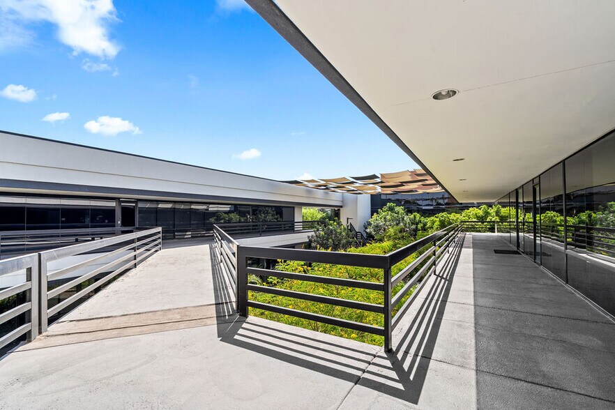 More Photos Of 3333 E Camelback Rd, Phoenix Office For Lease