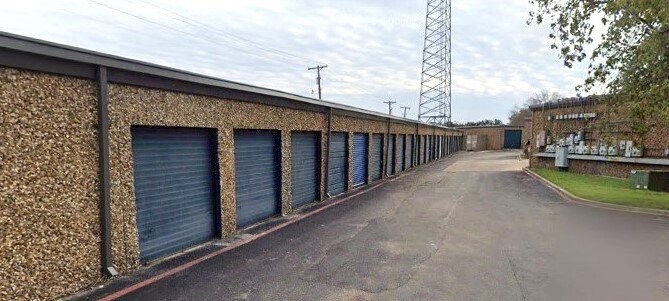 More Photos Of 605 S Sherman St, Richardson Unknown For Lease