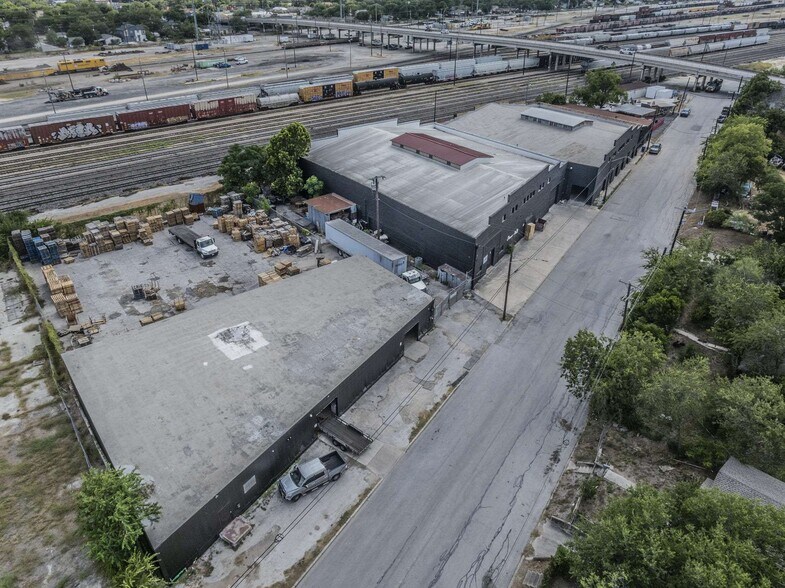More Photos Of 210-220 Seguin Rd, San Antonio Warehouse For Lease