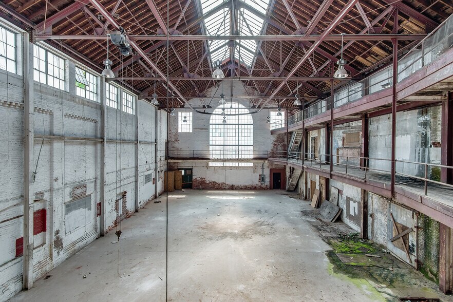 More Photos Of 403 N Prospect St, Hagerstown Flex For Sale