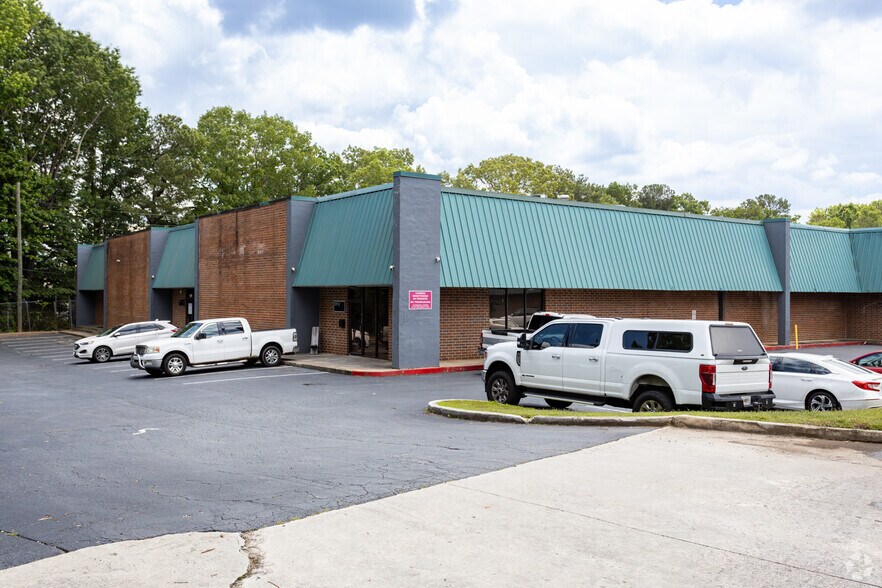 More Photos Of 3902-3916 Shirley Dr SW, Atlanta Unknown For Lease