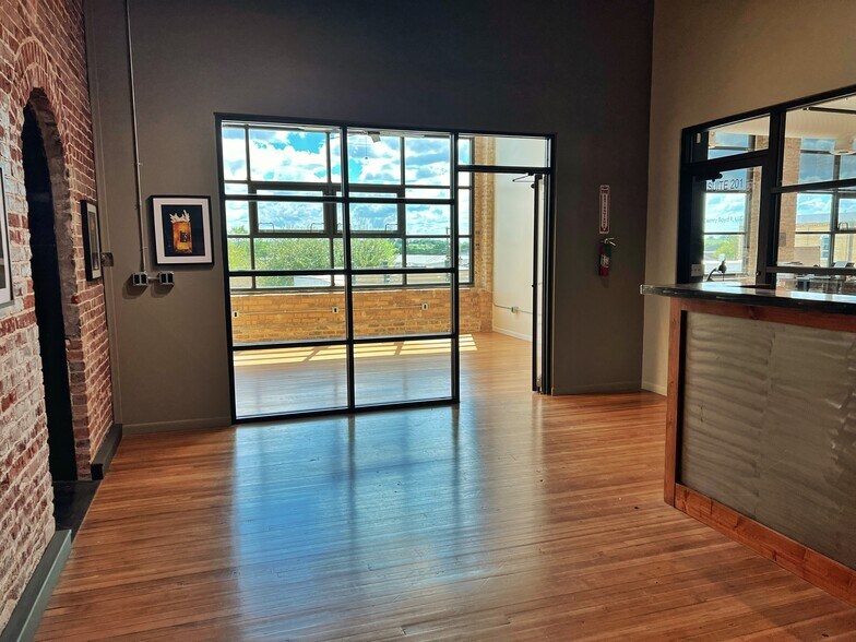 More Photos Of 201 N Main St, Taylor Storefront Retail Office For Sale