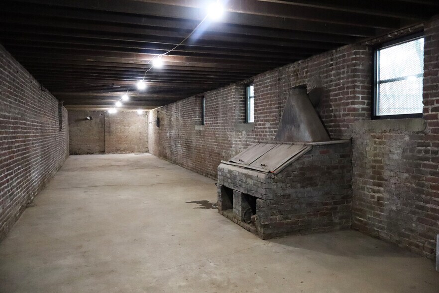 More Photos Of 640-642 N Cherry St, Winston-Salem Storefront Retail Office For Lease