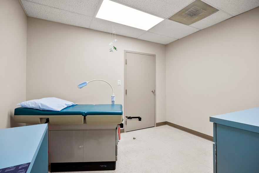 More Photos Of 2 Chelsea Pl, Clifton Park Medical For Sale