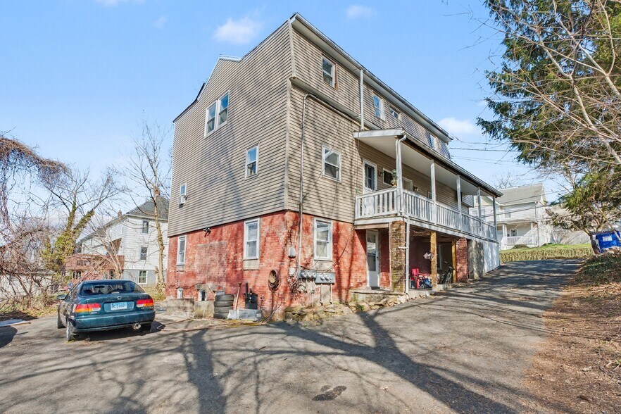 More Photos Of 219 S Orchard St, Wallingford Multifamily For Sale