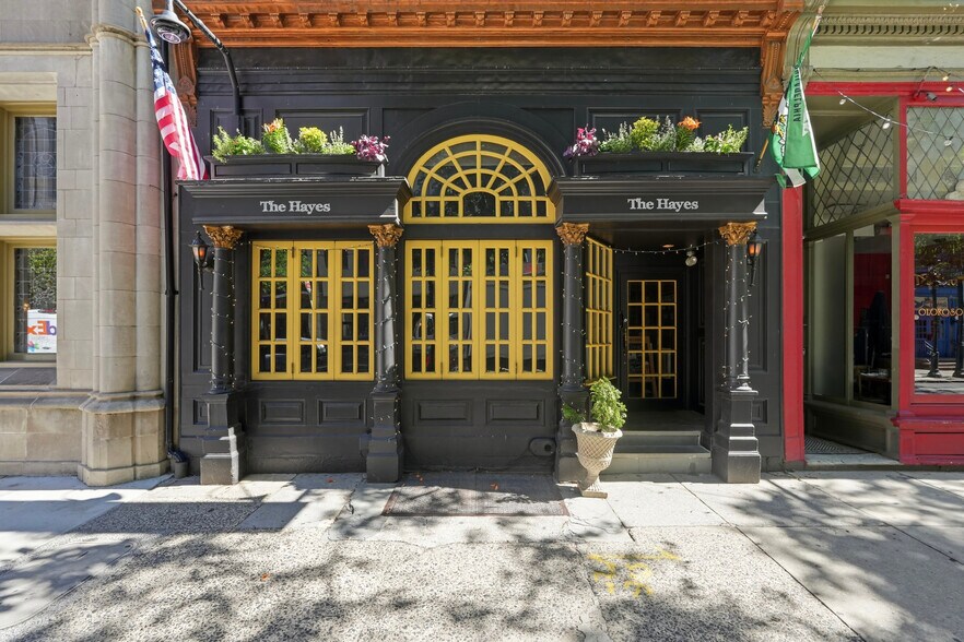 Primary Photo Of 1123 Walnut St, Philadelphia Bar For Sale