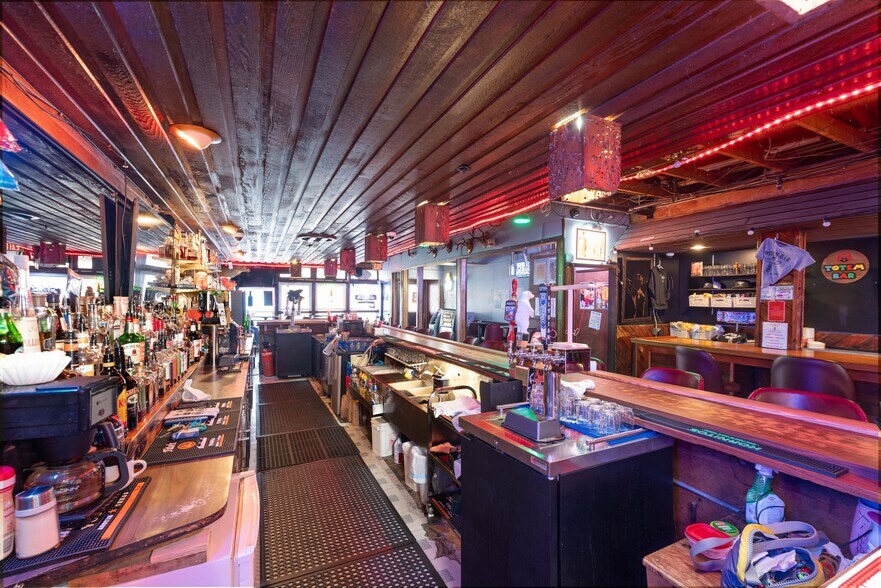 More Photos Of 314-316 Front St, Ketchikan Specialty For Sale