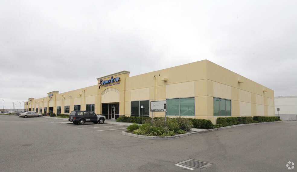 More Photos Of 2500 Embarcadero, Oakland Showroom For Lease
