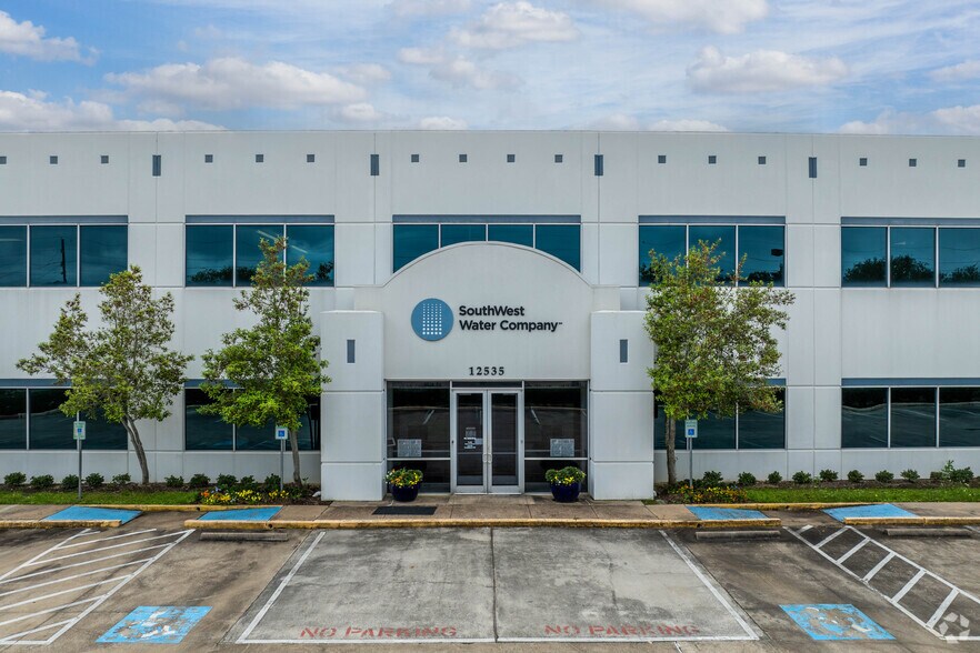 More Photos Of 12535 Reed Rd, Sugar Land Light Distribution For Lease