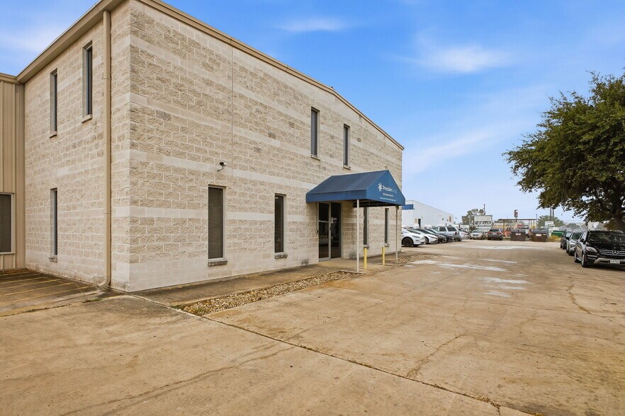 More Photos Of 315 N Park Dr, San Antonio Warehouse For Sale