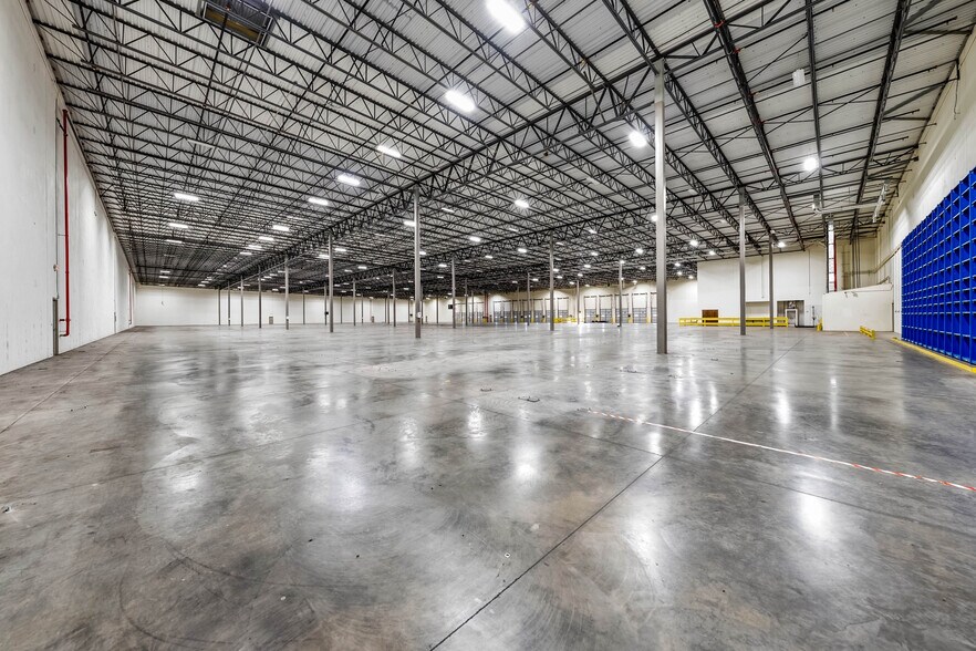 More Photos Of 4689 Industry Dr, Medford Distribution For Lease